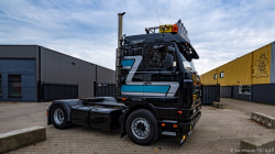 20251019-Tom-Holding-00015